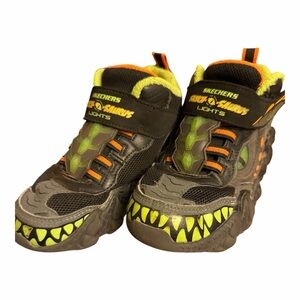 Skechers Boys' Dino Lights Sneakers in black & Green